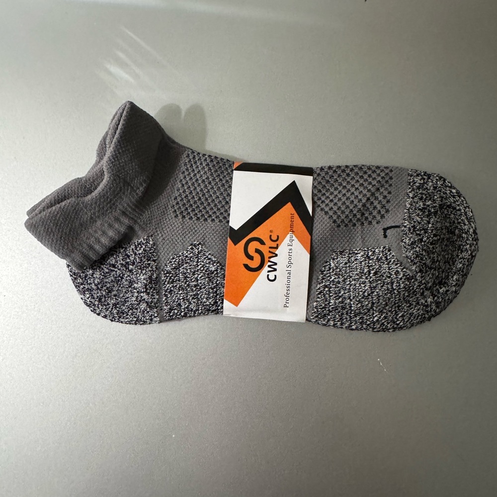 Women’s gray running socks
